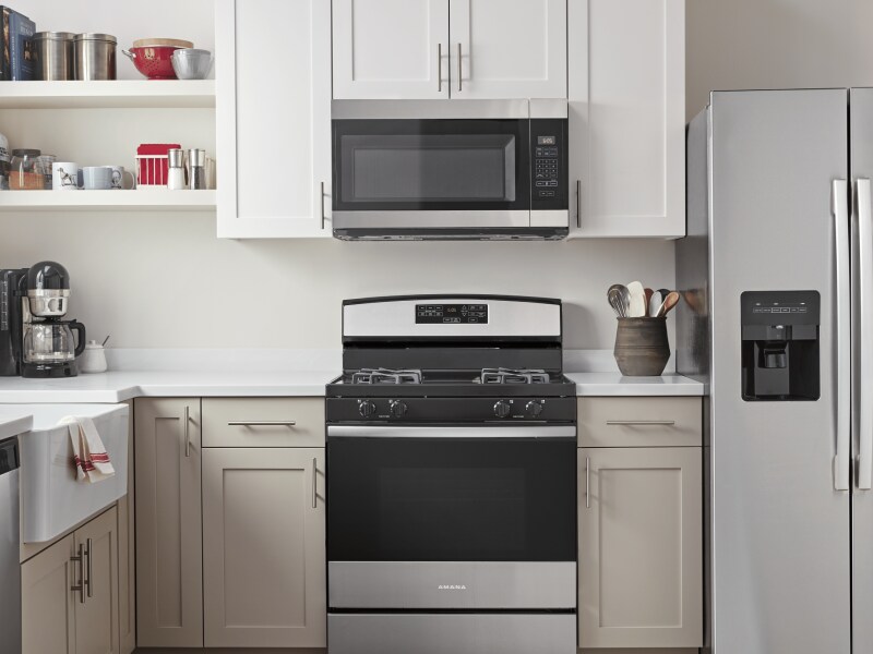 Amana® stainless steel kitchen appliances in a bright kitchen Amana® stainless steel kitchen appliances in a bright kitchen
