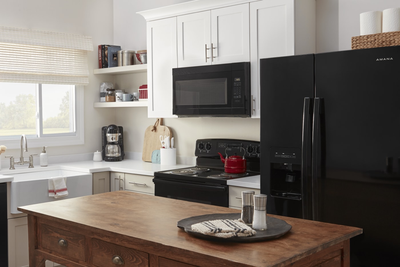 Black Amana® kitchen appliances Black Amana® kitchen appliances