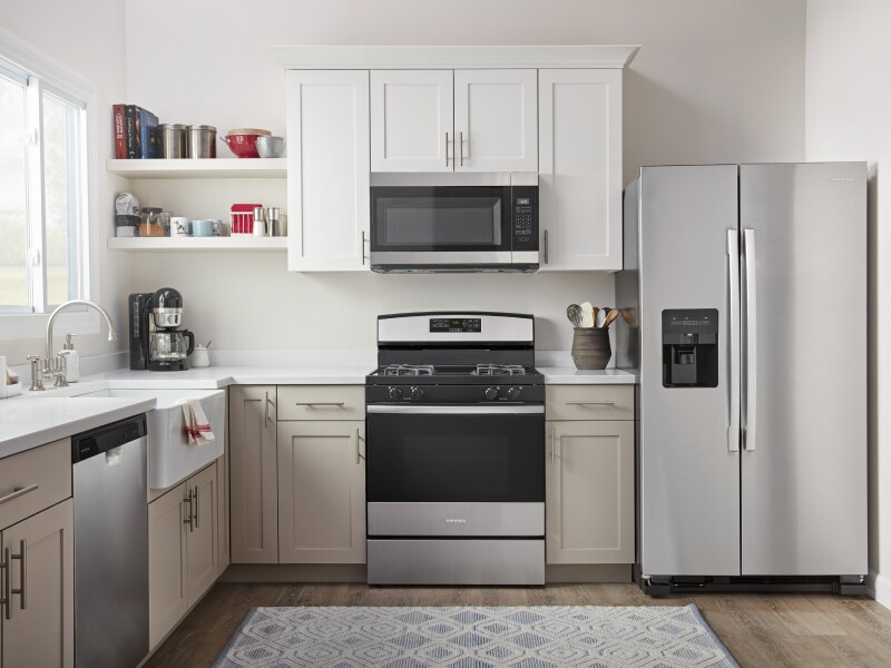 Kitchen with Amana® appliances Kitchen with Amana® appliances