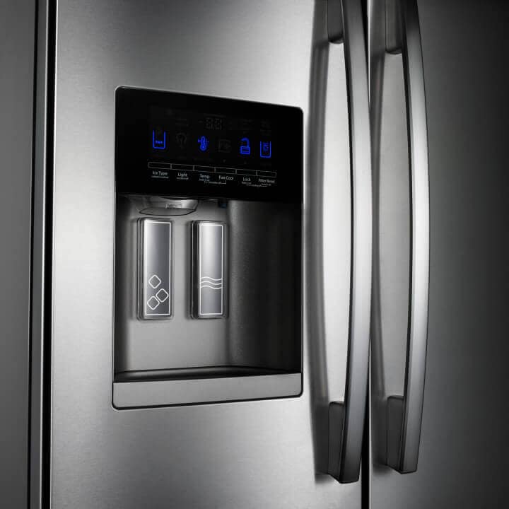 Refrigerator water dispenser