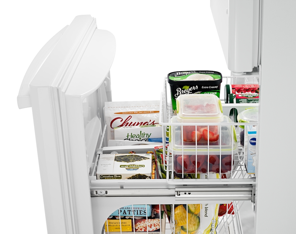 29-inch Wide Bottom-Freezer Refrigerator with EasyFreezer™ Pull